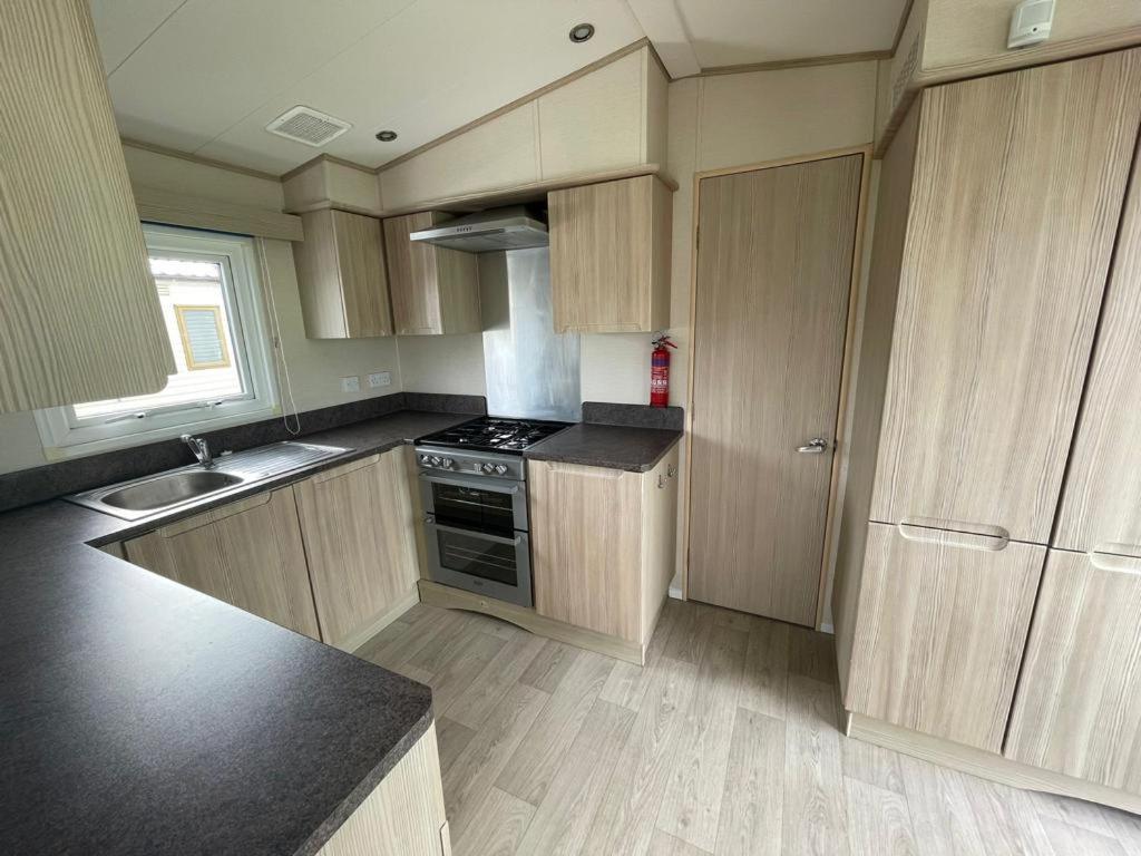 Pg177 Golden Palm Resort 8 Berth Caravan With Decking Чапел-Сент-Леонардс Экстерьер фото