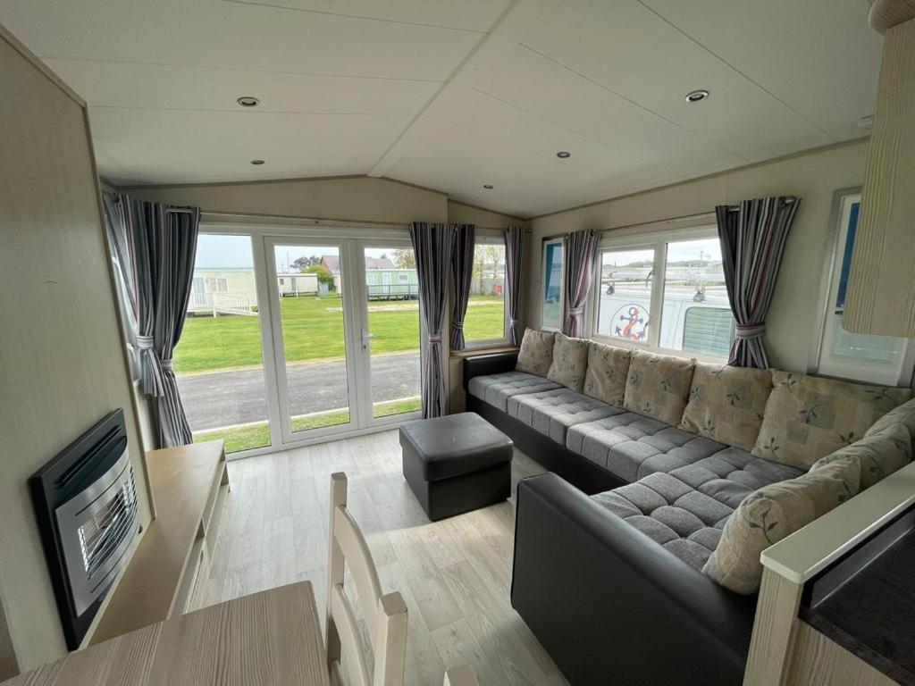 Pg177 Golden Palm Resort 8 Berth Caravan With Decking Чапел-Сент-Леонардс Экстерьер фото